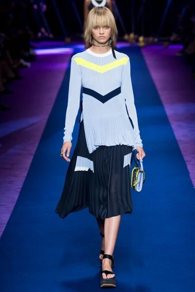 Look 24